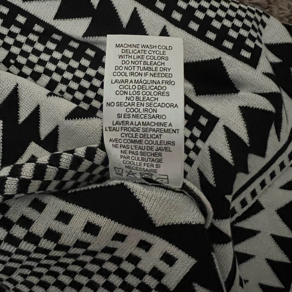 ❌SOLD❌ Black white geometric midi dress size medium - Picture 5 of 5
